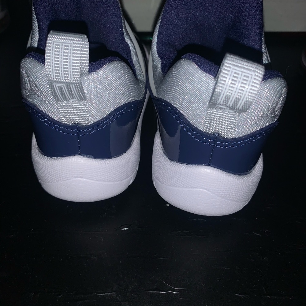 Jordan 11 Retro - Picture 4 of 6